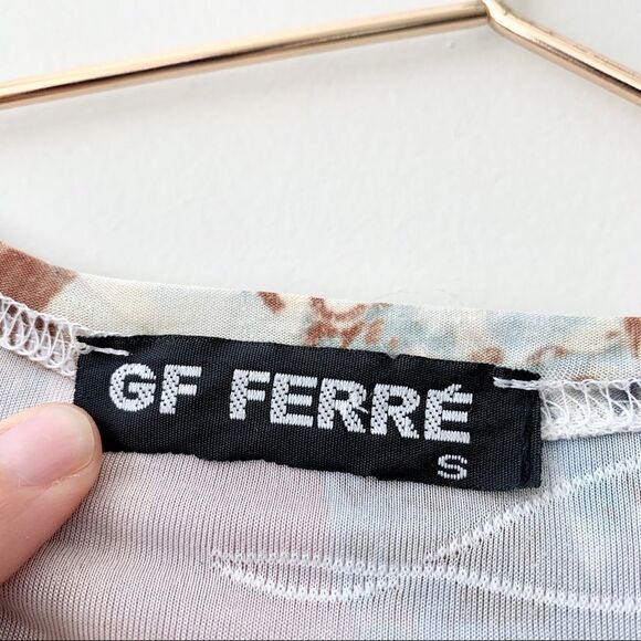 GF Ferre Blue Brown Abstract Print Newspaper Words Short Sleeve Tee - Picture 3 of 8